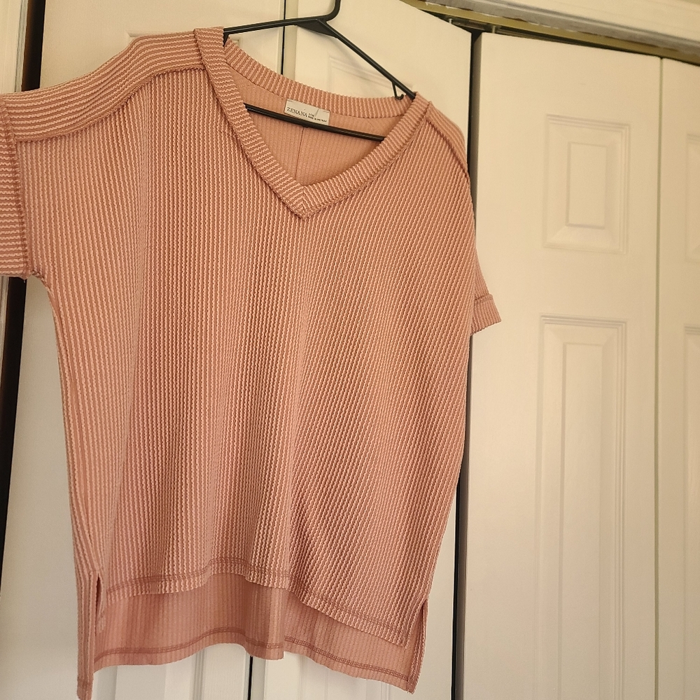 Pink V-Neck Ribbed Knit Top - Picture 3 of 4